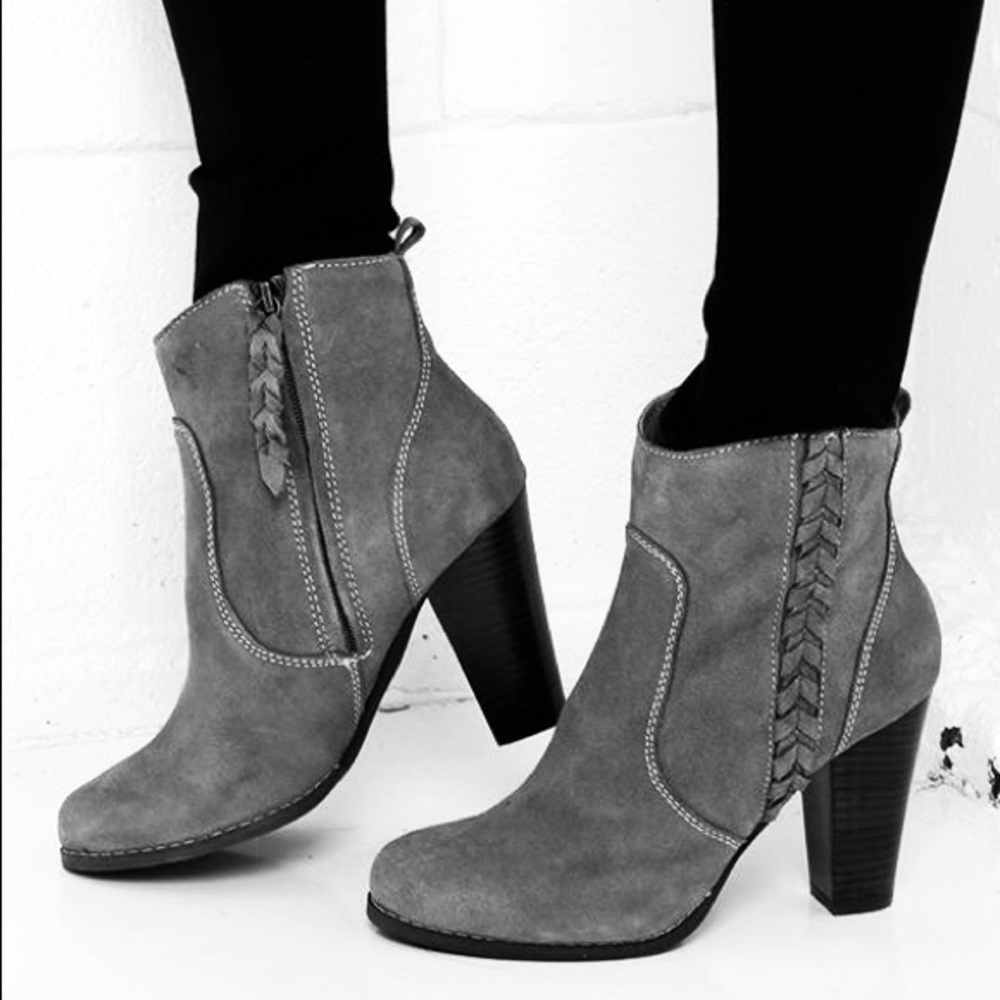 Black Stitched Detail Genuine Leather Ankle Bootie - Picture 3 of 3